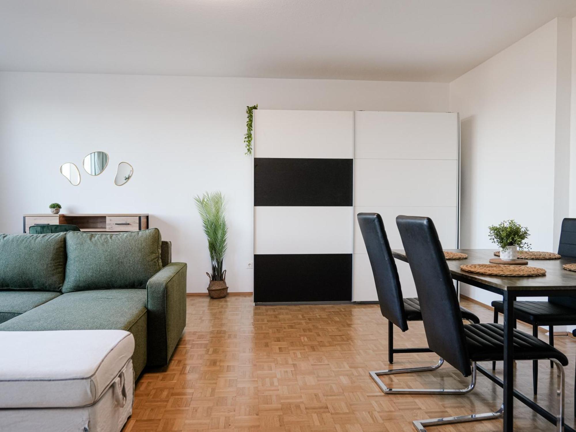 Spacious Apartments With View & Free Parking Vídeňské Nové Město Exteriér fotografie