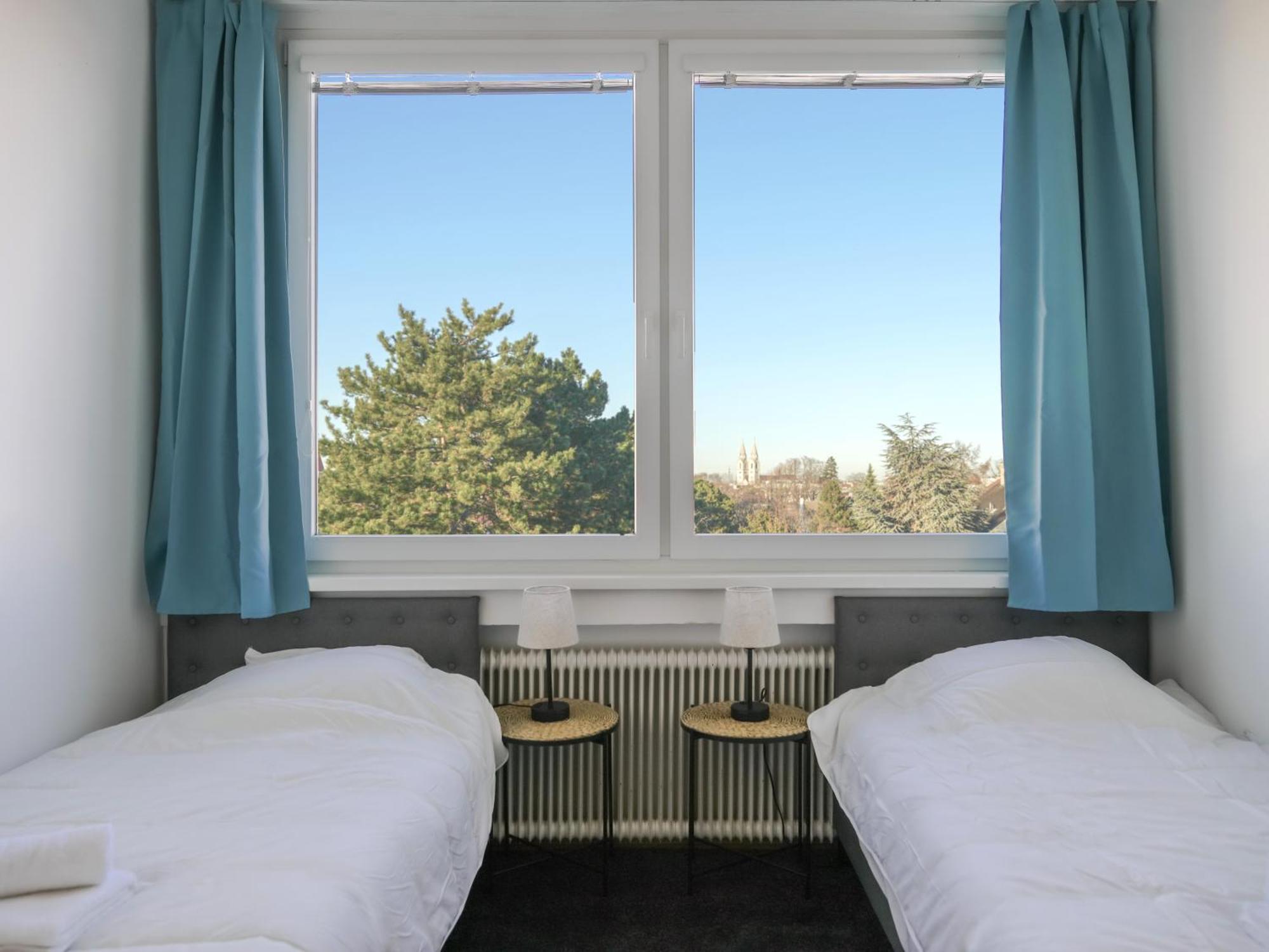 Spacious Apartments With View & Free Parking Vídeňské Nové Město Exteriér fotografie
